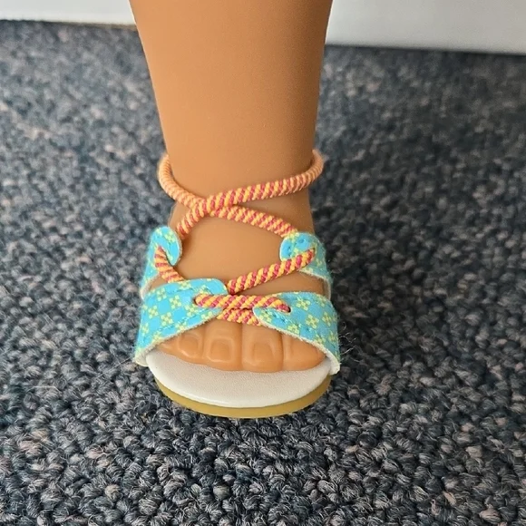 American Girl Doll Lea With Book - Picture 2 of 14